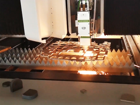 3000W 光纖激光切割工作臺(tái)切割 6m米 不銹鋼 3000W 光纖激光切割工作臺(tái)切割 6m米 不銹鋼