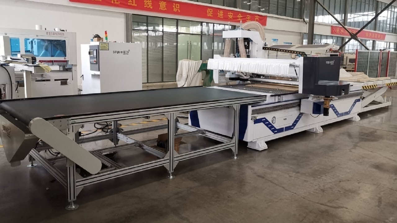 板式家具簡易自動換刀數(shù)控銑床(帶排鉆) 板式家具簡易自動換刀數(shù)控銑床(帶排鉆)